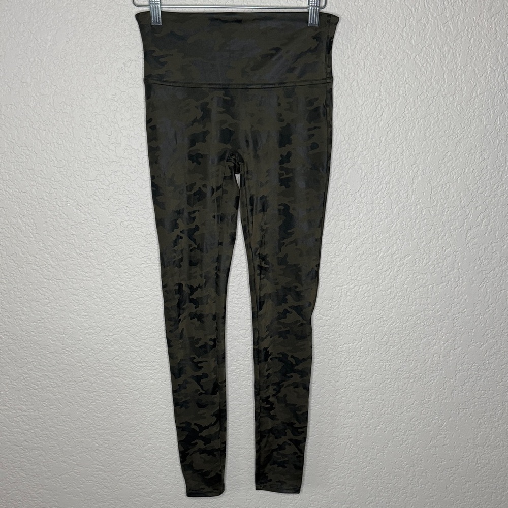 SPANX Faux Leather Green Camo Leggings Medium - Picture 2 of 5